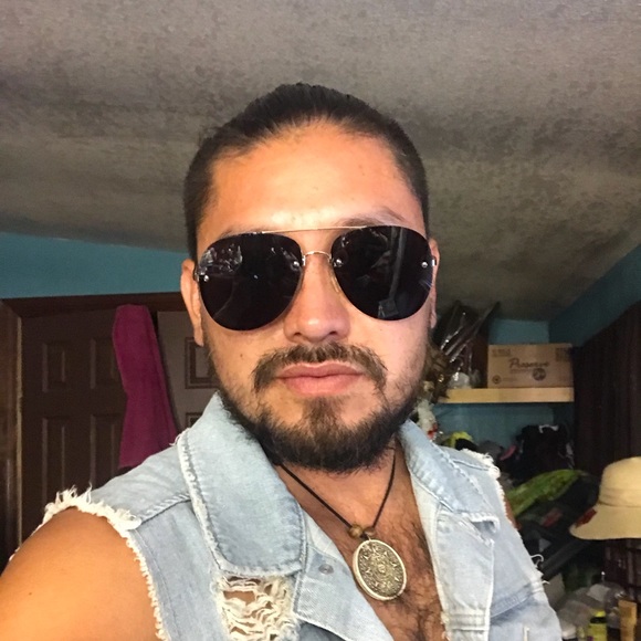 Profile Picture of Elias Rodriguez (@eliasrodrigu781) on Poshmark