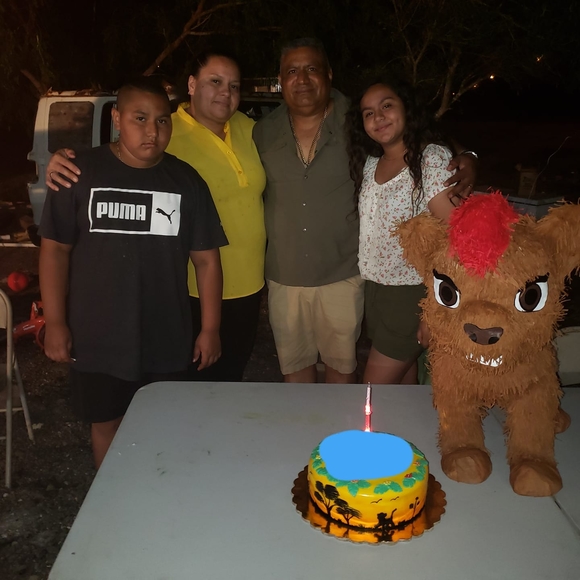 Profile Picture of Lorena Salinas (@lore202) on Poshmark