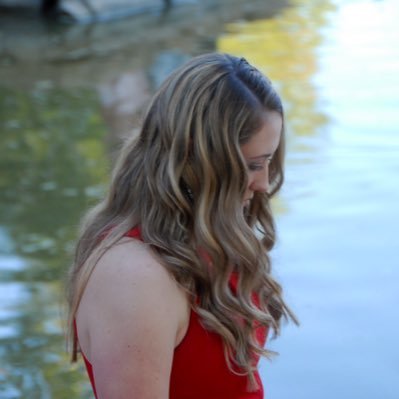 Profile Picture of Julia McCutcheon (@juliamcc15) on Twitter