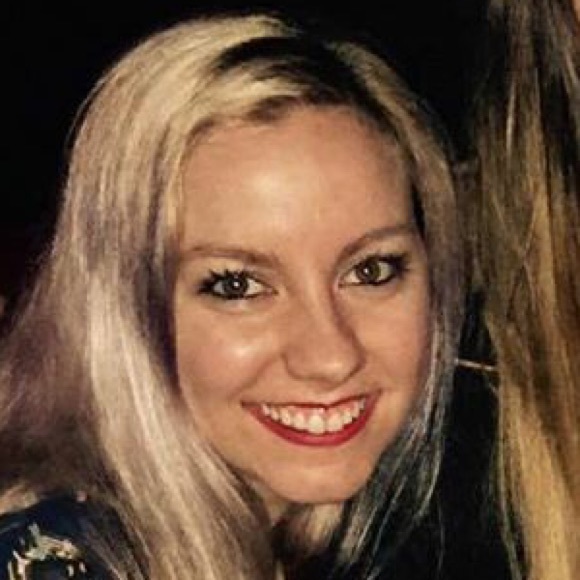 Profile Picture of Alison Replinger (@alison9897) on Poshmark