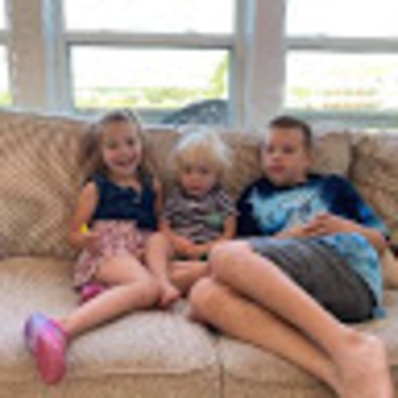 Profile Picture of Crystal Walp (@crystalwalp) on Poshmark