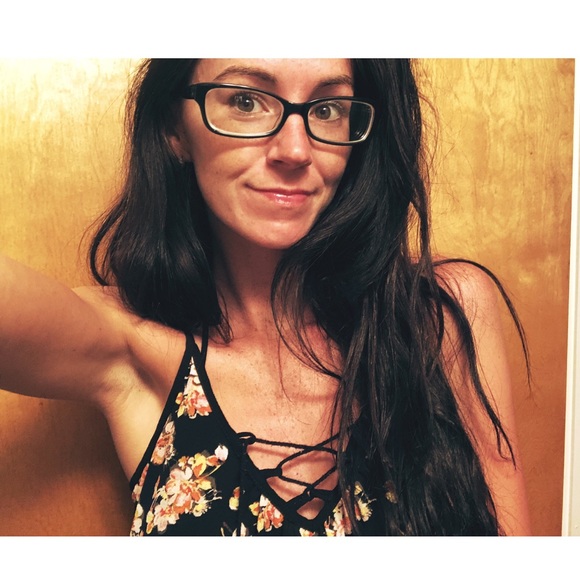 Profile Picture of Linsey Ruscoe (@linseyruscoe) on Poshmark