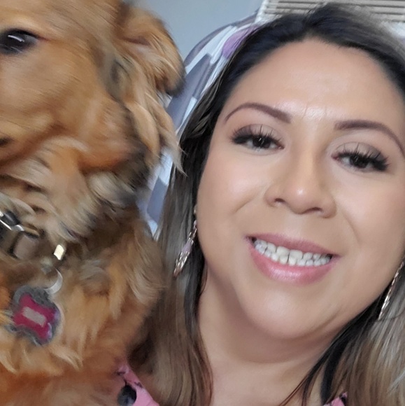 Profile Picture of Clarinda Espinoza (@clarindae) on Poshmark