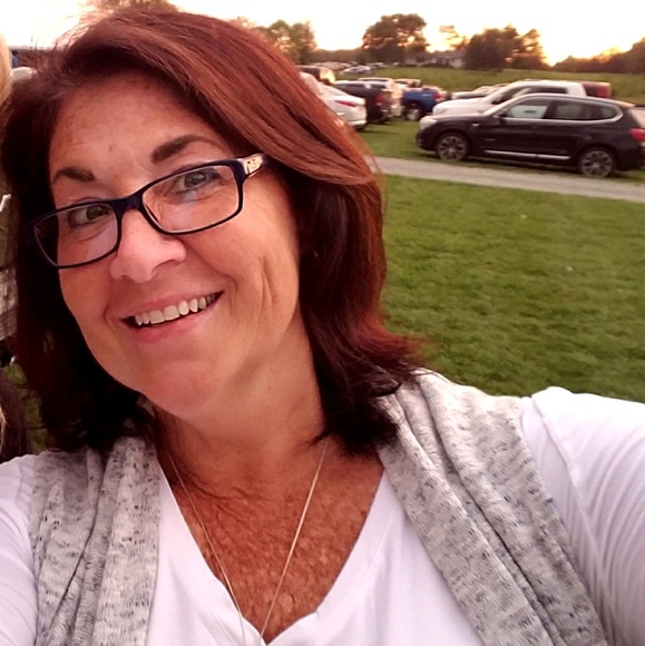 Profile Picture of Susan Drobysh (@sdrobysh1960) on Poshmark