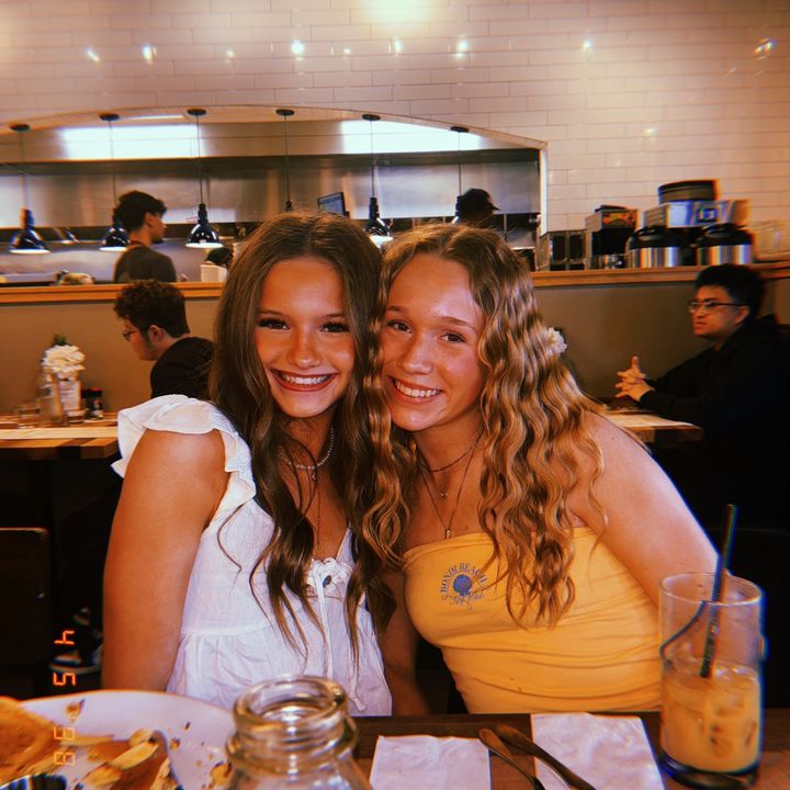 Profile Picture of caroline (@caroline_.jacobs) on Tiktok