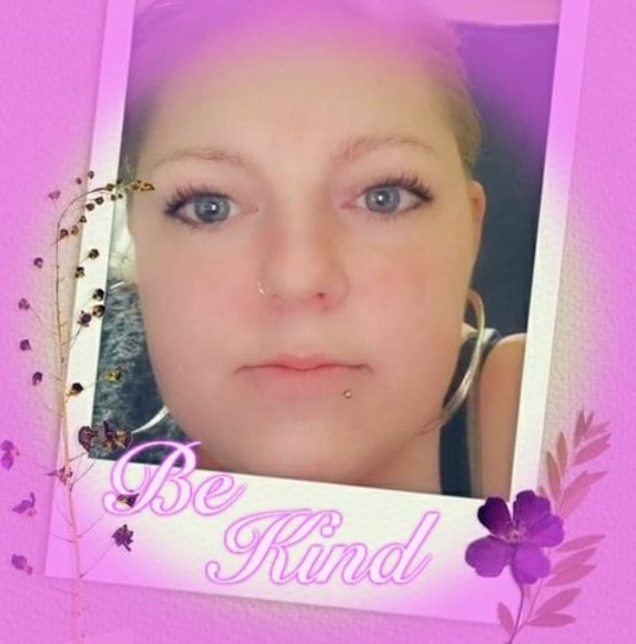 Profile Picture of Amanda Townsend (@skittles1009) on Poshmark