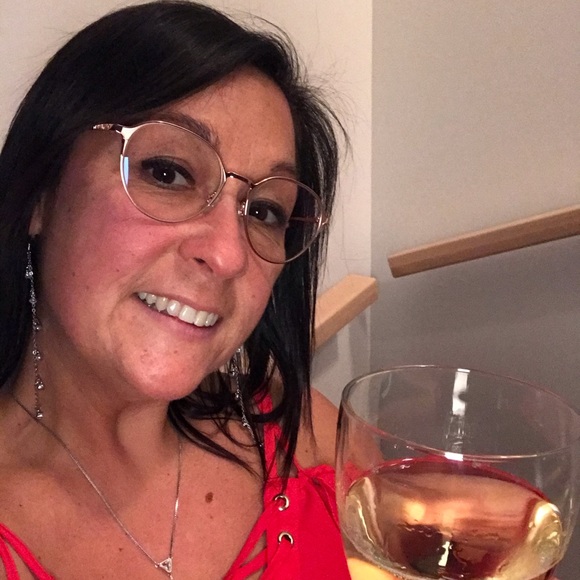 Profile Picture of Isabelle Marceau (@isabelle1976) on Poshmark