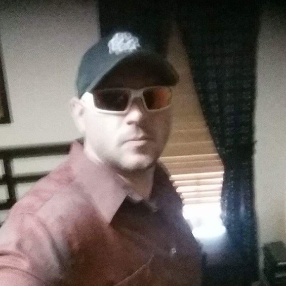 Profile Picture of Josh Rowan (@rowan1987) on Poshmark