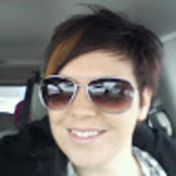 Profile Picture of Danay Tossey (@danaytossey) on Poshmark