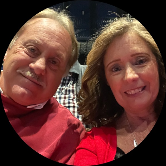 Profile Picture of Lesa Felger (@chrisfelger) on Poshmark