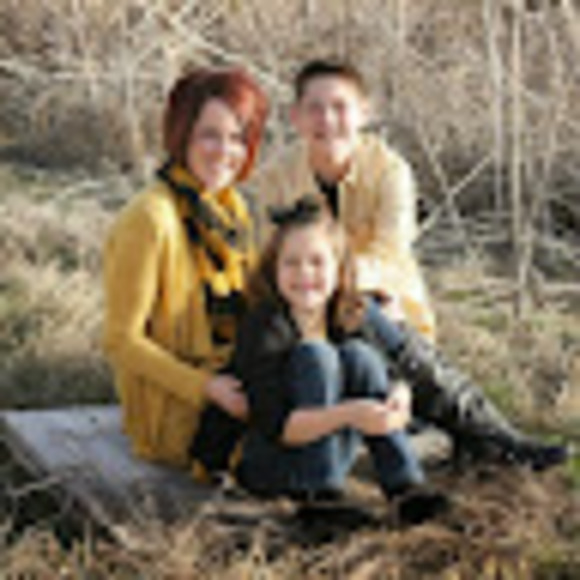 Profile Picture of Sara Ennenga (@saraennenga) on Poshmark