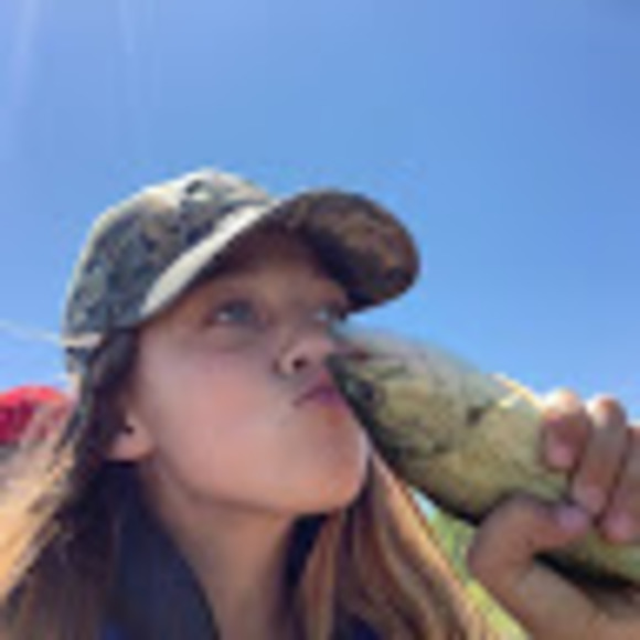 Profile Picture of Shellene Wardwell (@shelly_aliyah) on Poshmark