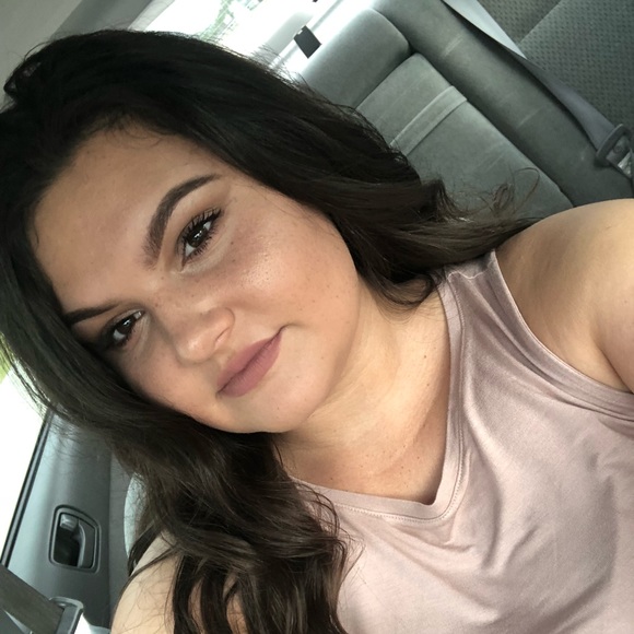 Profile Picture of Samantha Barraza (@s_barraza20) on Poshmark