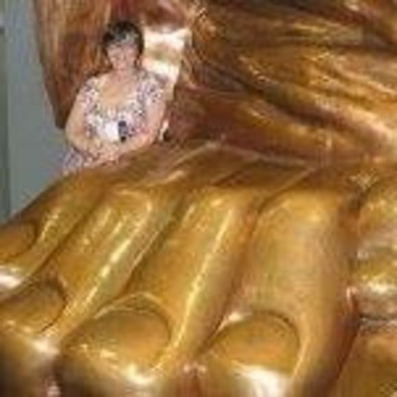 Profile Picture of Karen Manciu (@karenmanciu) on Poshmark