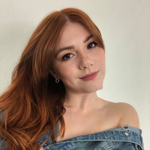 Profile Picture of Chrissy Wallen (@chrissygirl1010) on Poshmark