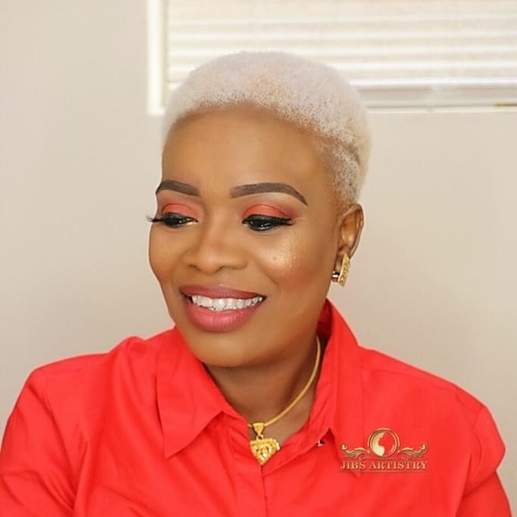 Profile Picture of Mosun Akingba (@mosunolaakin) on Poshmark