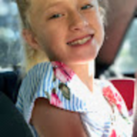 Profile Picture of Amanda Hayes (@kenna12906) on Poshmark