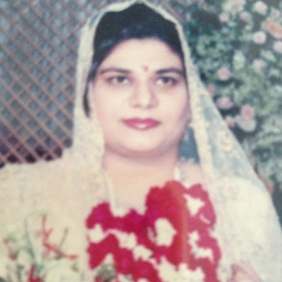 Profile Picture of Farah Daruvala (@fa_d) on Poshmark
