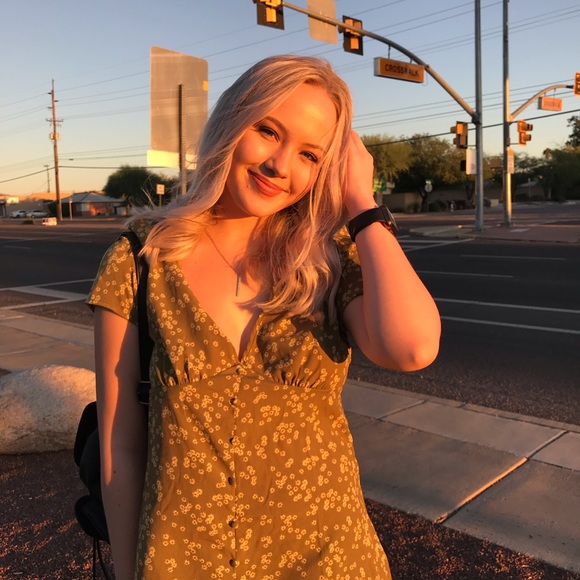 Profile Picture of Kate Campbell (@pearliris2000) on Poshmark