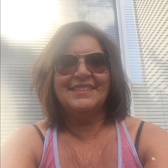 Profile Picture of Ana Swaab (@aswaab) on Poshmark