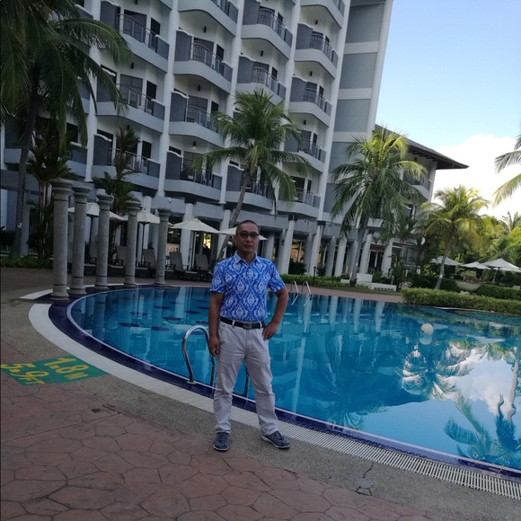 Profile Picture of Qiangxin Xu (@qiangxinxu) on Poshmark