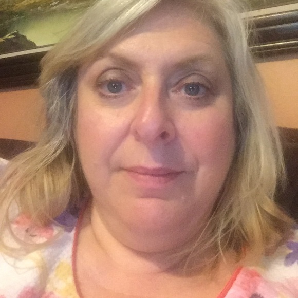Profile Picture of Susan Knapps (@dorthyoz) on Poshmark