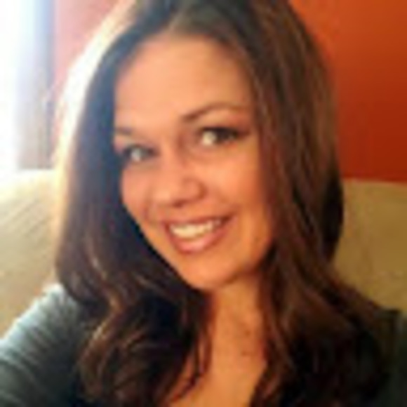 Profile Picture of Casey Devine (@caseyleahut) on Poshmark