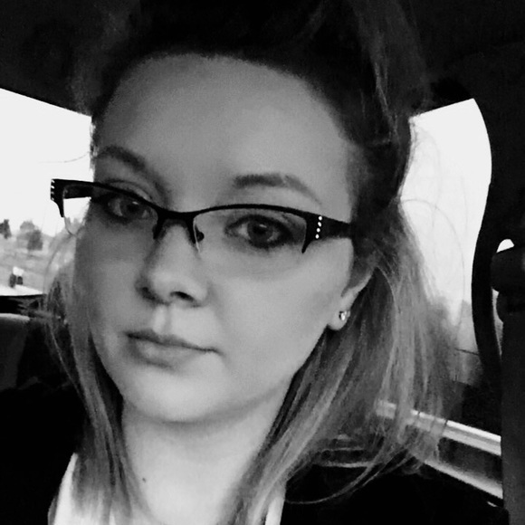 Profile Picture of Cara Rosselot (@fshnjunky) on Poshmark