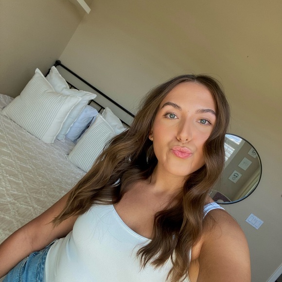 Profile Picture of Delaney Boehlert (@delaneyboehlert) on Poshmark