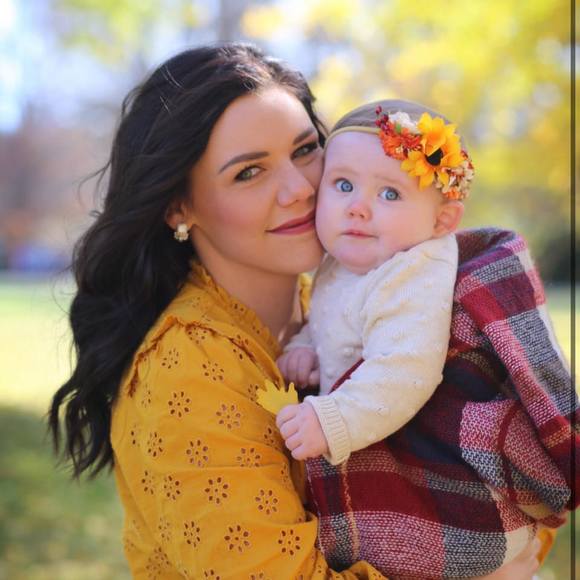 Profile Picture of Lexa Pfohl (@shiva1) on Poshmark