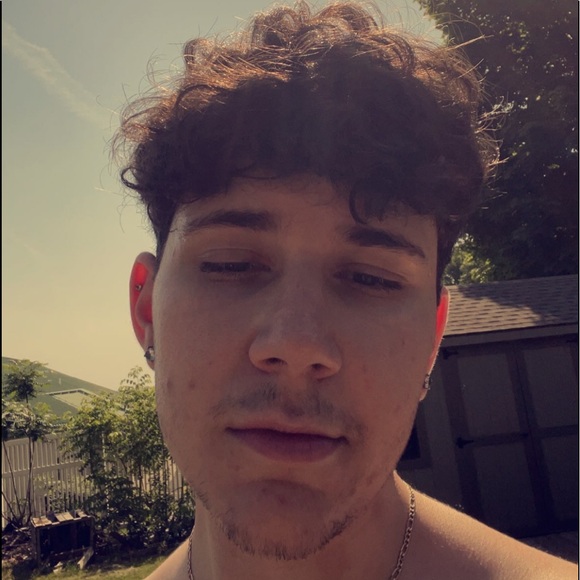 Christian Zaccaria - Poshmark Profile Picture of Christian Zaccaria (@zzaccs) on Poshmark