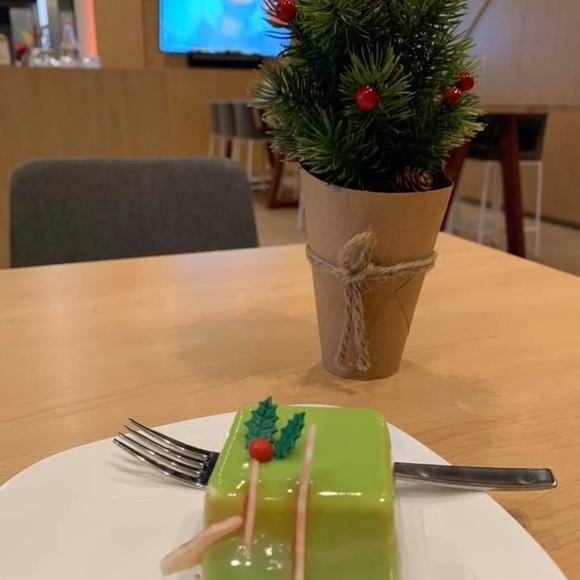 Profile Picture of Kulyash Kerimova (@kerimovakz) on Poshmark