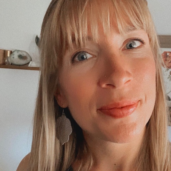 Profile Picture of Abby Chou (@abbychou) on Poshmark