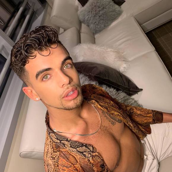 Madana Kloss - Poshmark Profile Picture of Madana Kloss (@madanass) on Poshmark