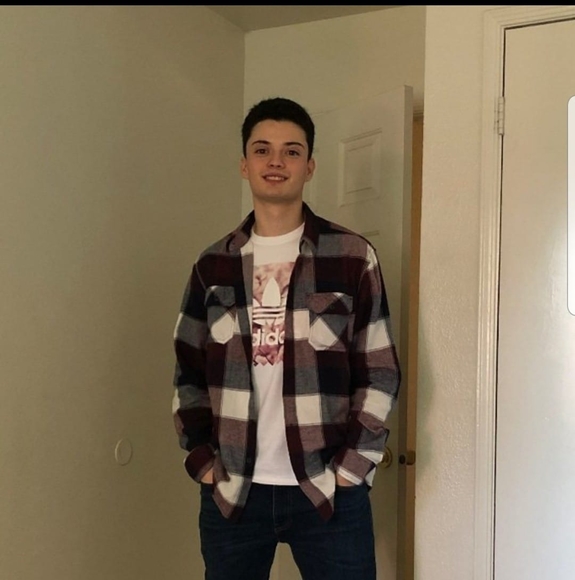 Profile Picture of Moises Cabrera (@moisescabrer896) on Poshmark