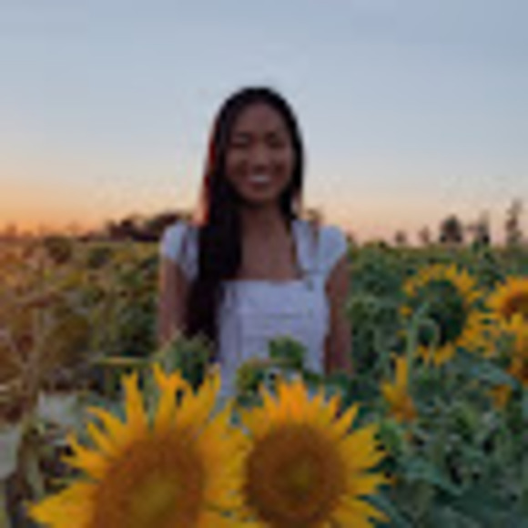 Profile Picture of Isabelle Huynh (@isabellehuynh00) on Poshmark