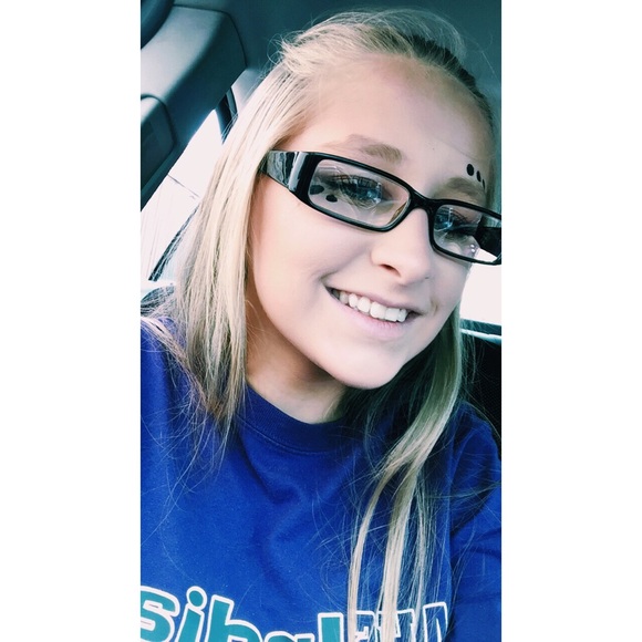 Profile Picture of Tessa Wheary (@tessanw) on Poshmark