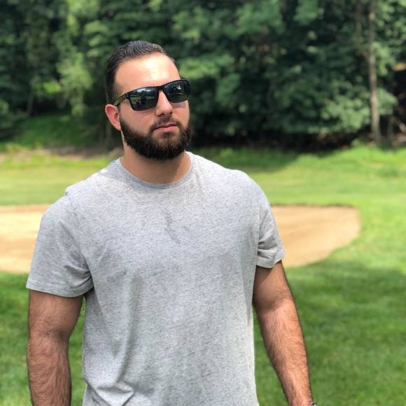 Profile Picture of Dan Lovaglio (@danlovaglio) on Poshmark