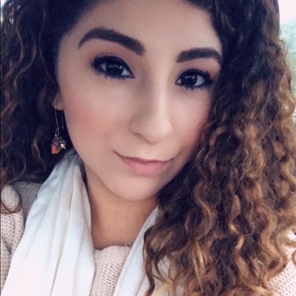 Profile Picture of Aileen Stevens (@aistevens0624) on Poshmark