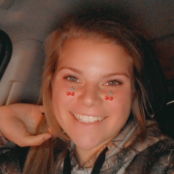 Profile Picture of Abbi Knuffman (@ackabbi) on Poshmark