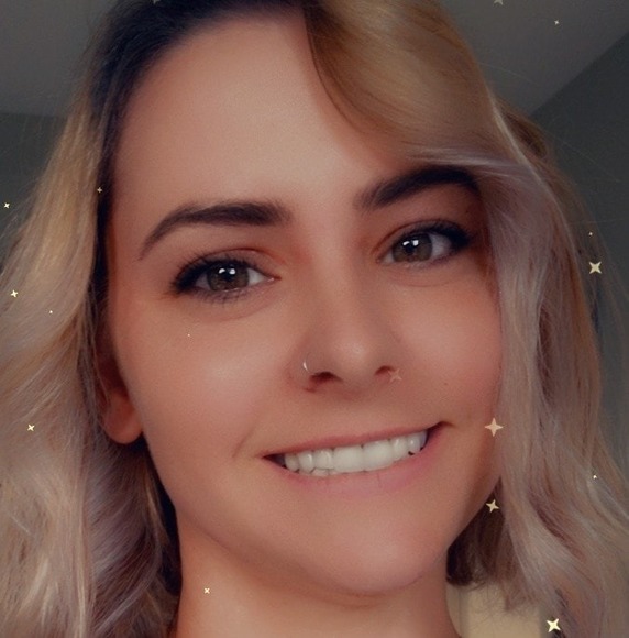 Profile Picture of Nicole Goemann (@coleygo) on Poshmark