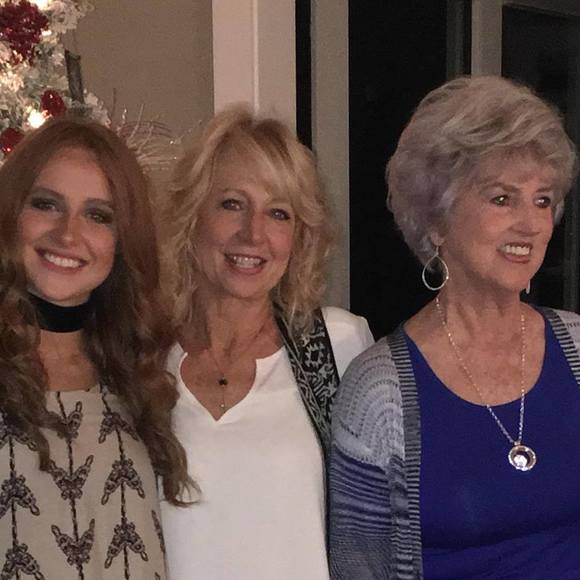 Profile Picture of Joyce Barrett (@joycebarrett721) on Poshmark