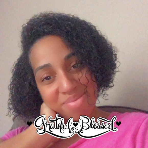 Profile Picture of Trina Sistrunk (@sunshine_17_07) on Poshmark