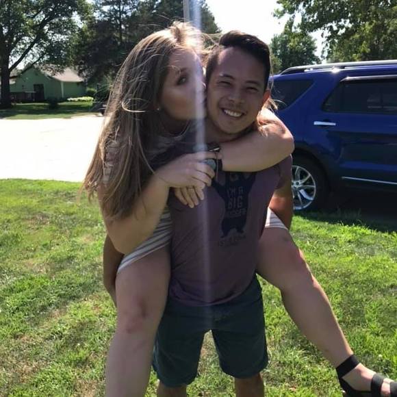 Profile Picture of Kaleigh Golter (@kggolter) on Poshmark
