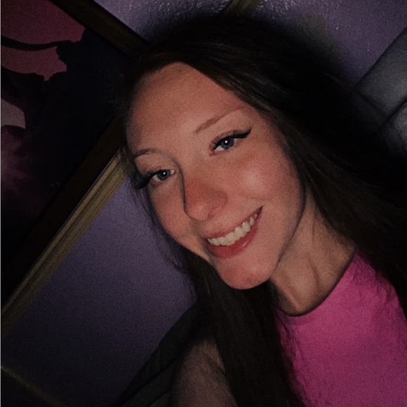 Profile Picture of Trinity Jenkins (@trinkoonce1231) on Poshmark