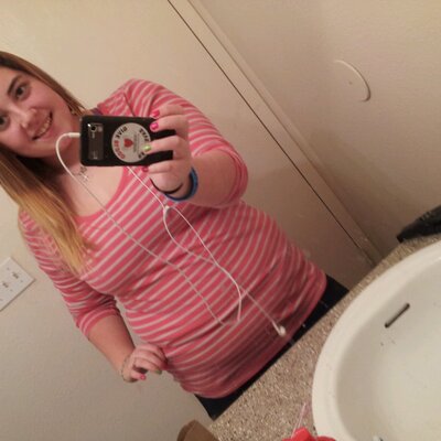 Profile Picture of Alexandra Peck (@alexchey95) on Twitter