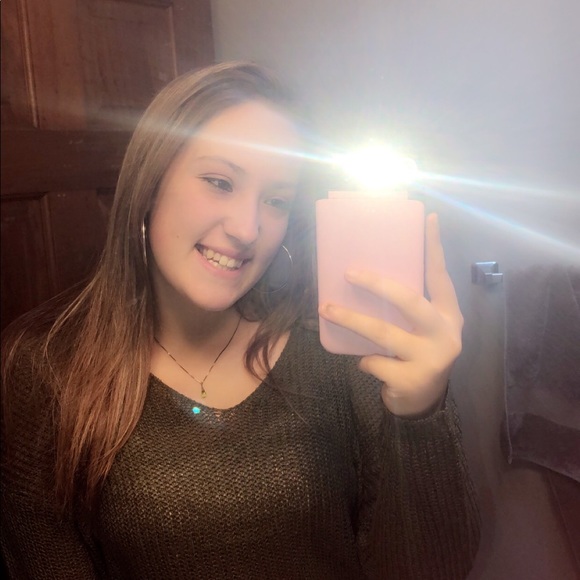 Profile Picture of Sydney Staufenberger (@sydney43222) on Poshmark