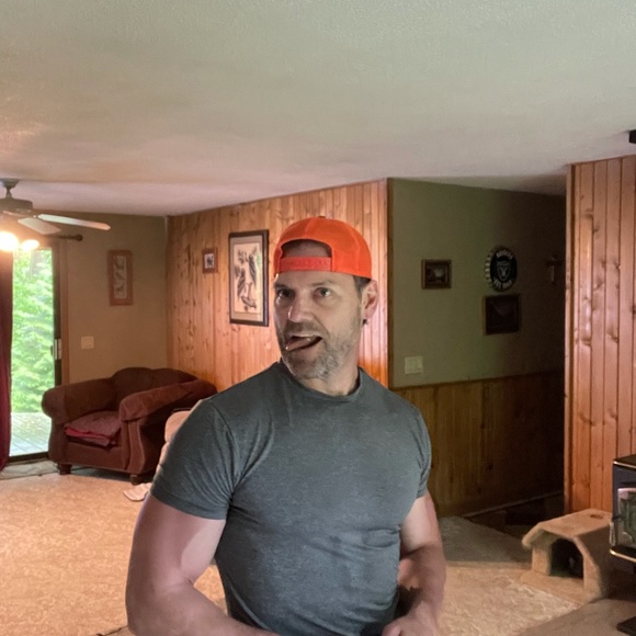 Chris Britten - Poshmark Profile Picture of Chris Britten (@cb1c) on Poshmark