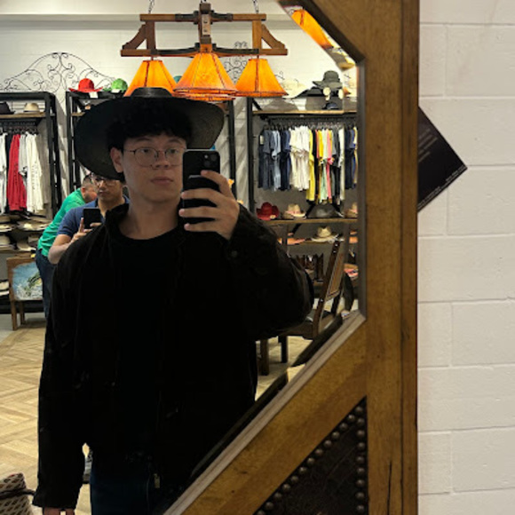 Profile Picture of Andre Moreno (@andremoreno995) on Poshmark