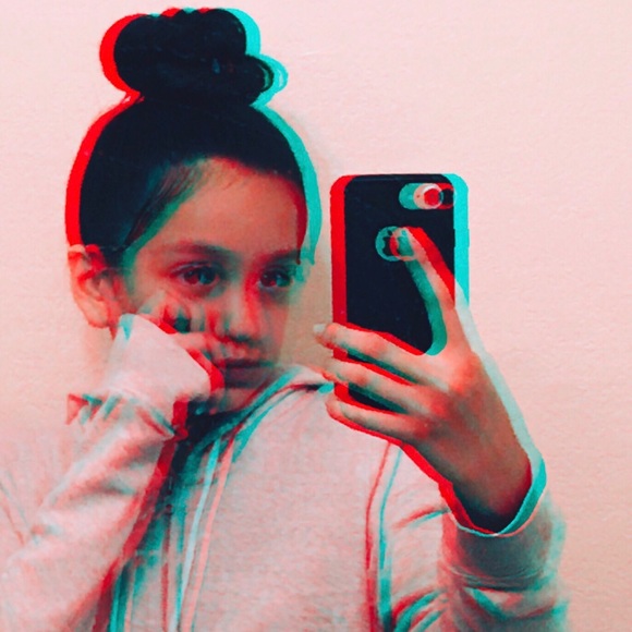 Profile Picture of Edith Gonzalez (@2edith) on Poshmark